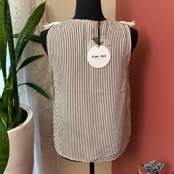 NEW - Line and Dot - Drape Sleeveless Blouse - Picture 4 of 6